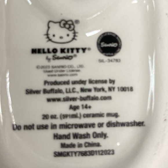 New! Hello Kitty Valentines Day 3D Mug, 20 oz ceramic - Picture 6 of 6